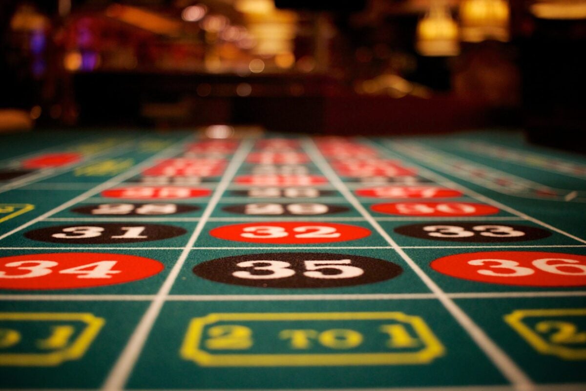 Gambling Addiction and Problem Gambling - HelpGuide.org