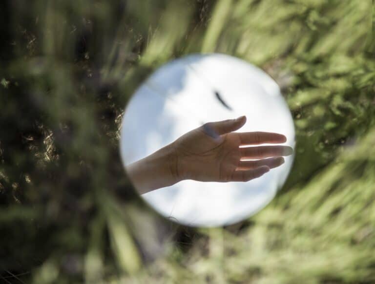 How to Help Someone with Dissociative Identity Disorder