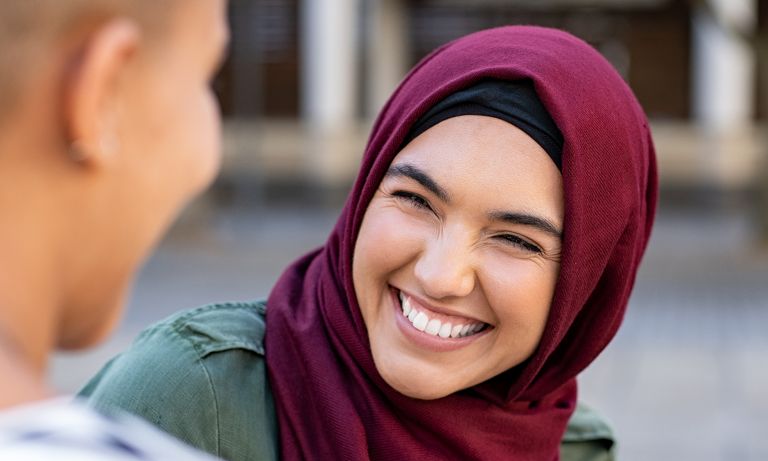 https://www.helpguide.org/wp-content/uploads/young-woman-burka-smiles-at-companion-768.jpg